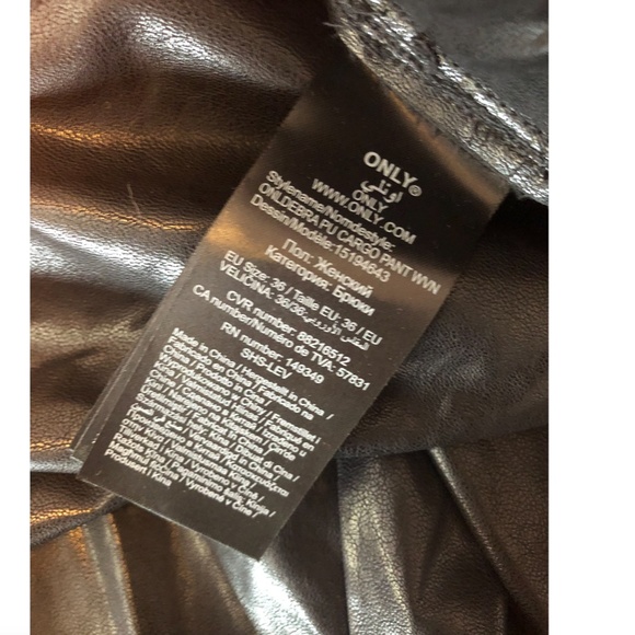 Only black faux leather high rise cargo joggers NWT - Picture 7 of 8